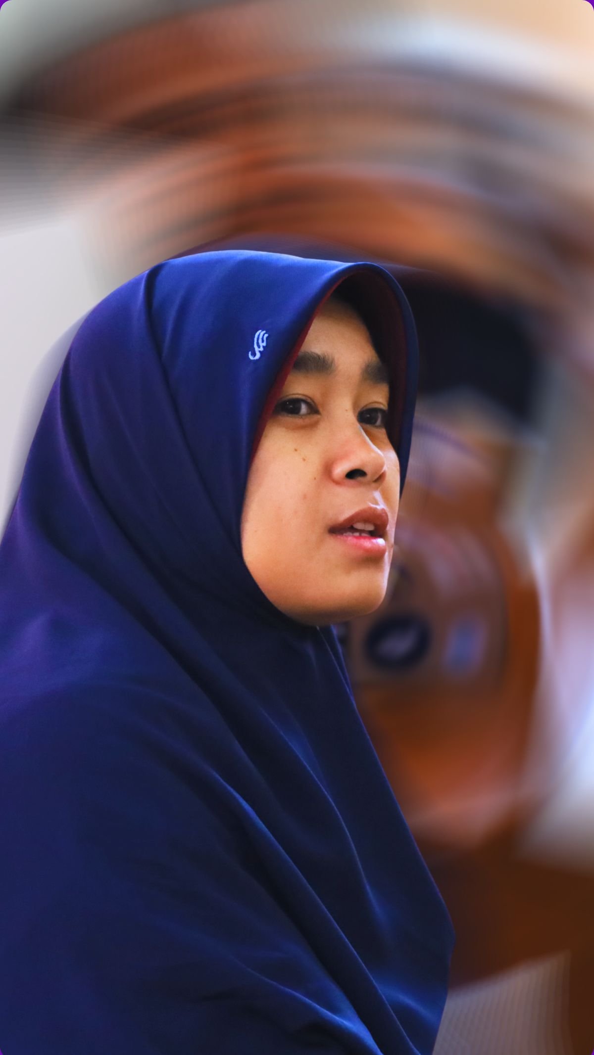 Peserta perempuan menyimak sesi Google Workspace di ruang pelatihan.